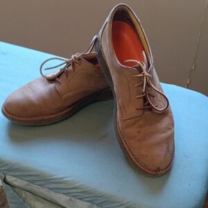 Rockport Tan Oxford Shoes with Classic Silhouette